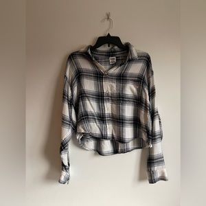 Cropped flannel from pink. Black and white with pocket. Size medium